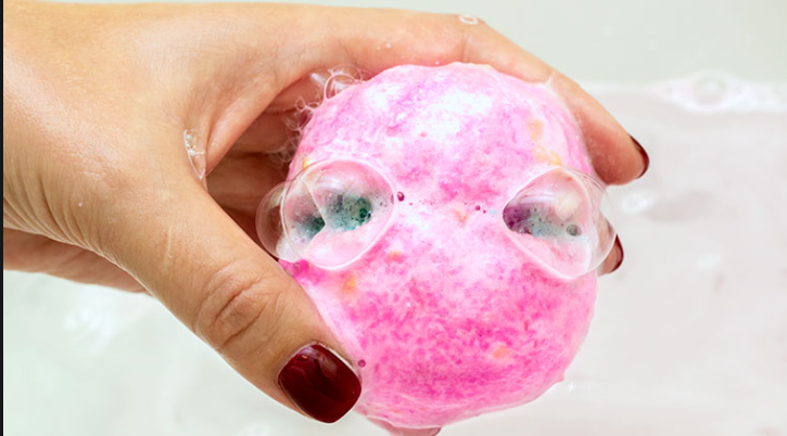 Le bombe da bagno vanno prima o dopo l'acqua?
