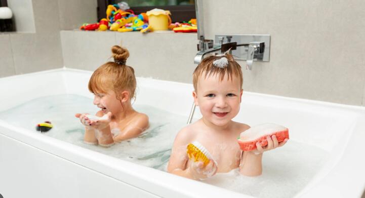 Cosa si dovrebbe fare se un bambino ingerisce accidentalmente una bomba da bagno?