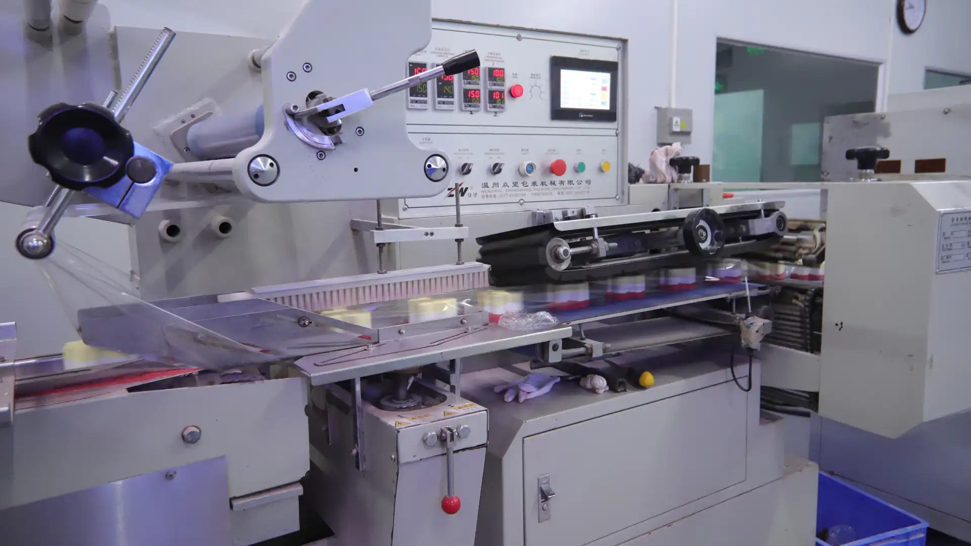 Automatic packaging line Automatic packaging line